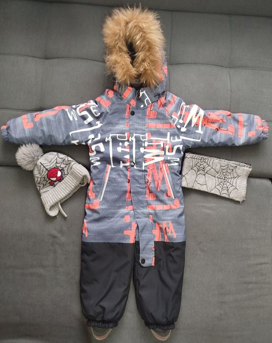 Продам детские комбинезоны.