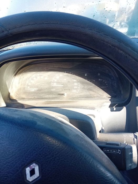 Renault Laguna 1.8 бензин 97 година