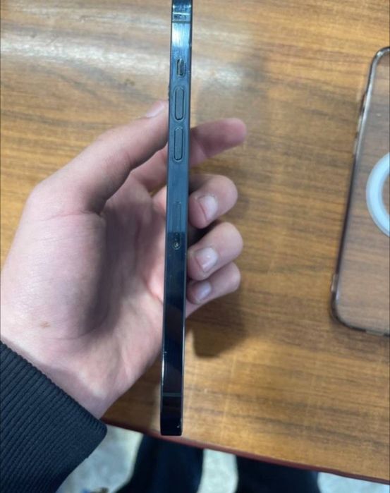 Iphone 12 pro max sotiladi polni radnog