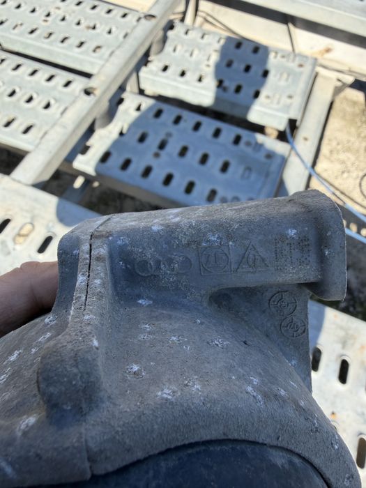 Оригинални тампони мотор Ауди А4/А5 б8