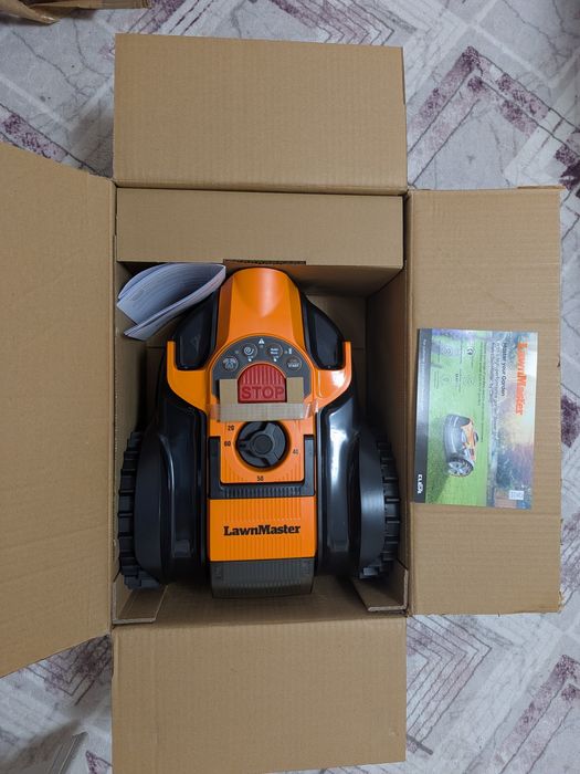 Robot de tuns iarba LawnMaster VBRM16