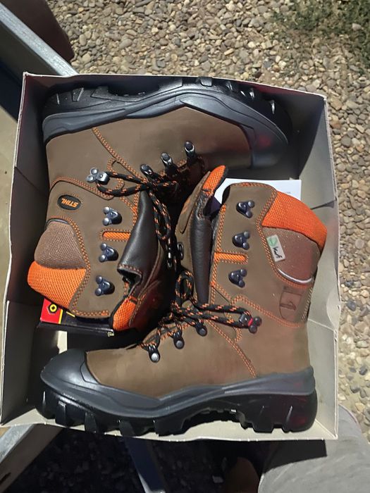 Vand Ghete Stihl marimea 43 si 44. Pretul este per pereche