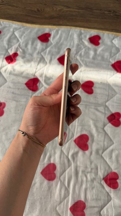 iPhone восьмой 64–гб