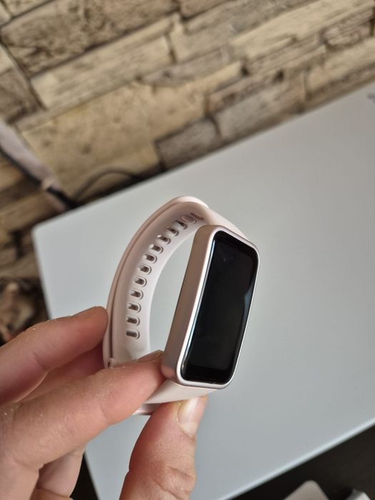 Huawei band 9 почти нова
