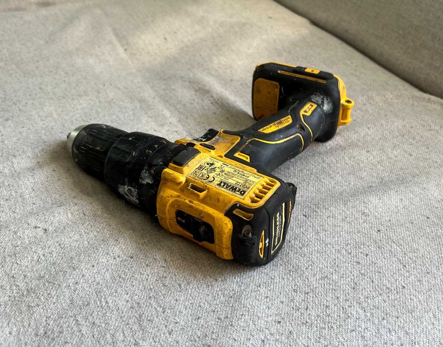 Masina de gaurit si insurubat DEWALT DCD777 brushles - corp