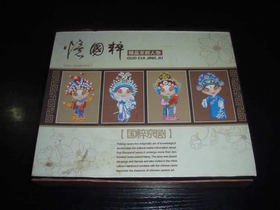 Set tacamuri asiatice inox cu personaje ale operei din Beijing