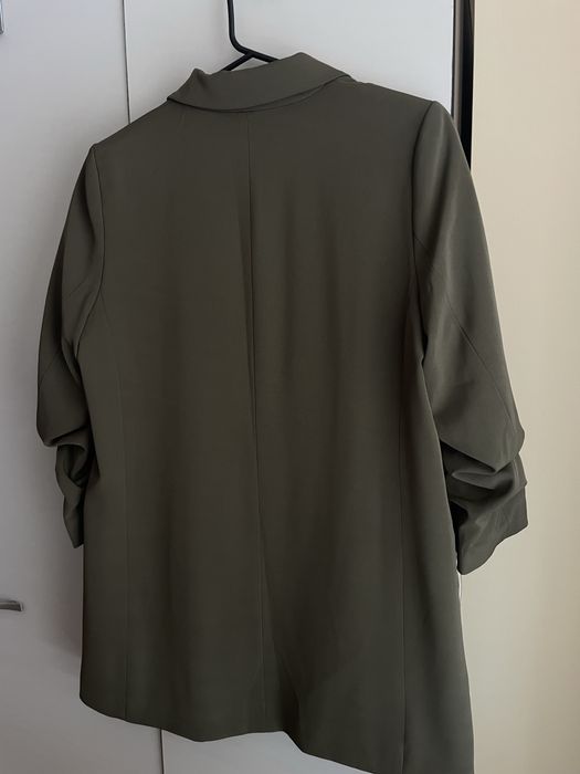 Дамско тъмнозелено дълго сако