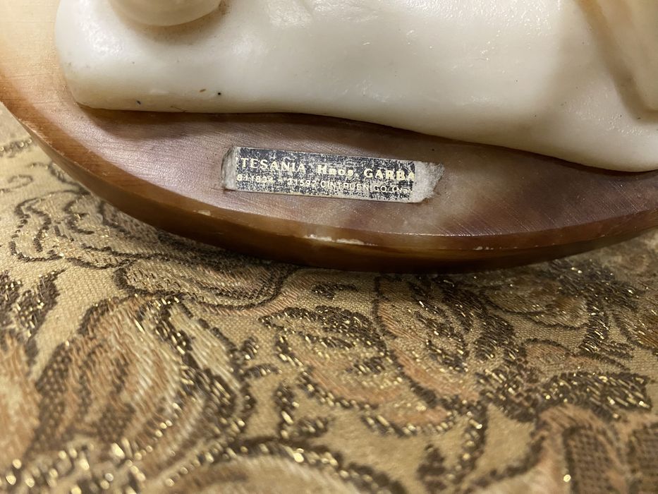 Стара италианска фигура от алабастър