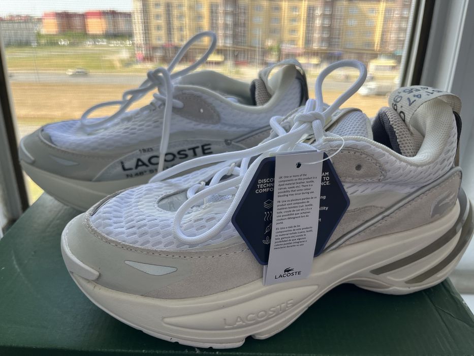 Продам кроссовки новые