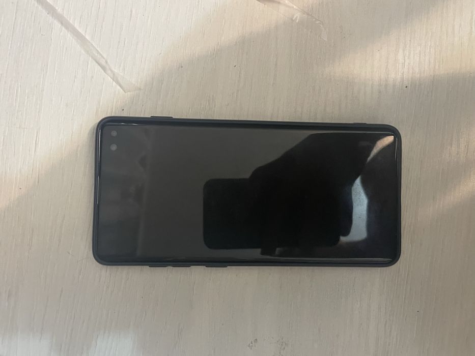 Самсунг s10+ есть коробка