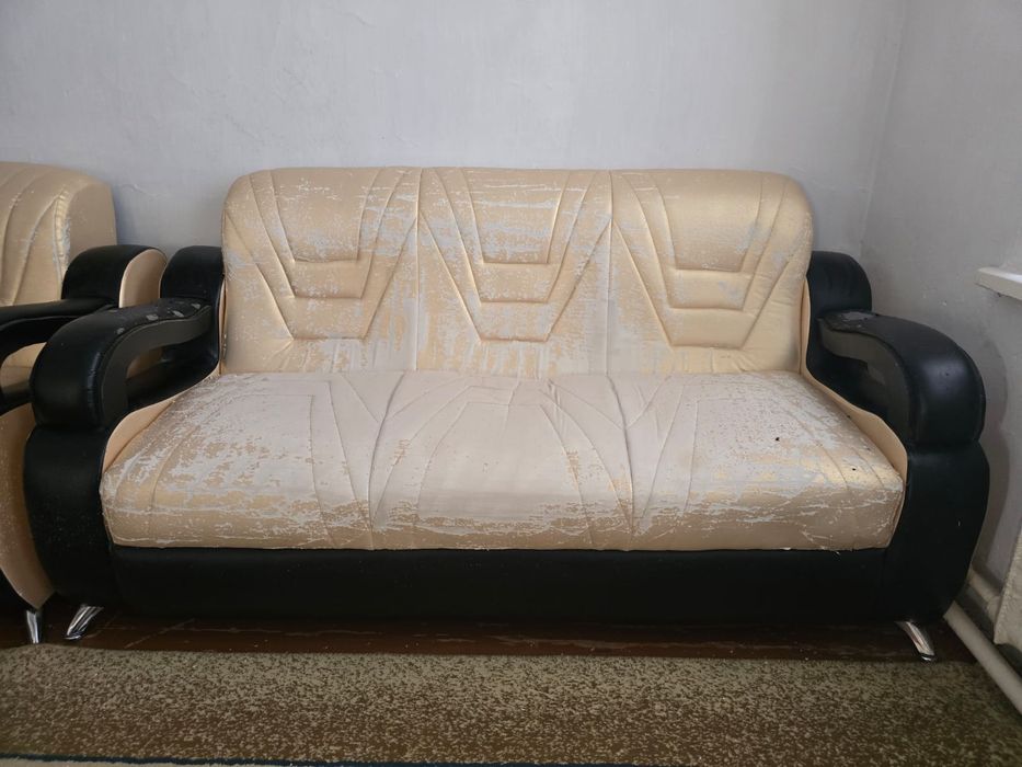 Уголок отдыха, диван и два кресла