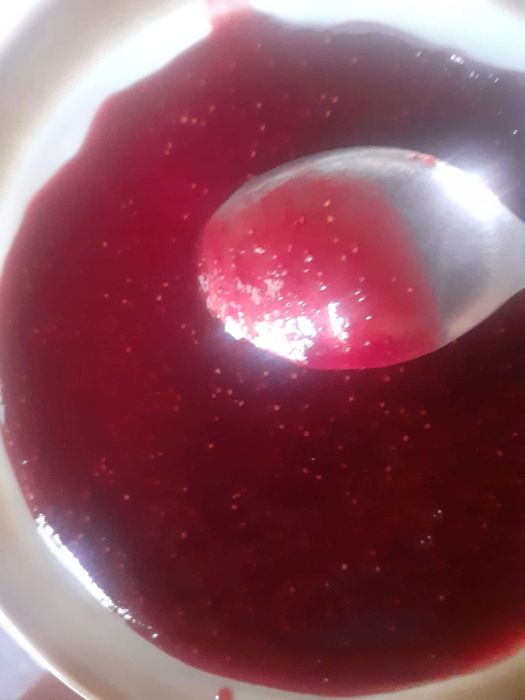 Gem de capsuni si sirop de capsuni, si capsuni  de  grădină.