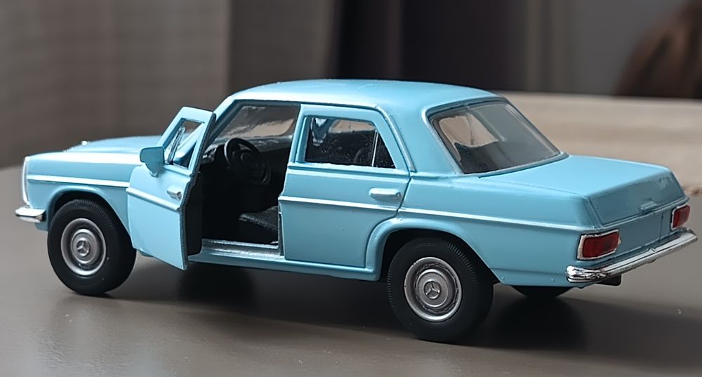 Mercedes-Benz® W114 W115 Bot de Cal /8 machetă ~12cm