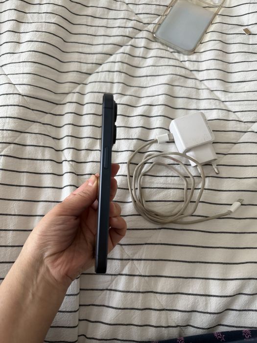 Продаю Iphon 15 pro 256gb