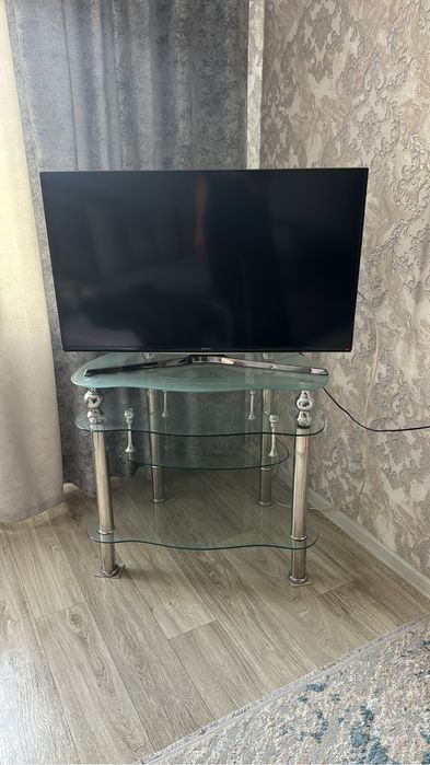 Тумба стеклянная под телевизор