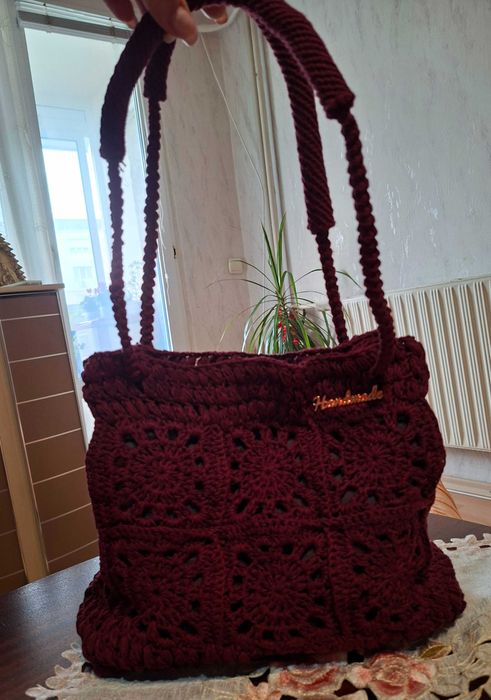 Дамска ръчно изплетена чанта