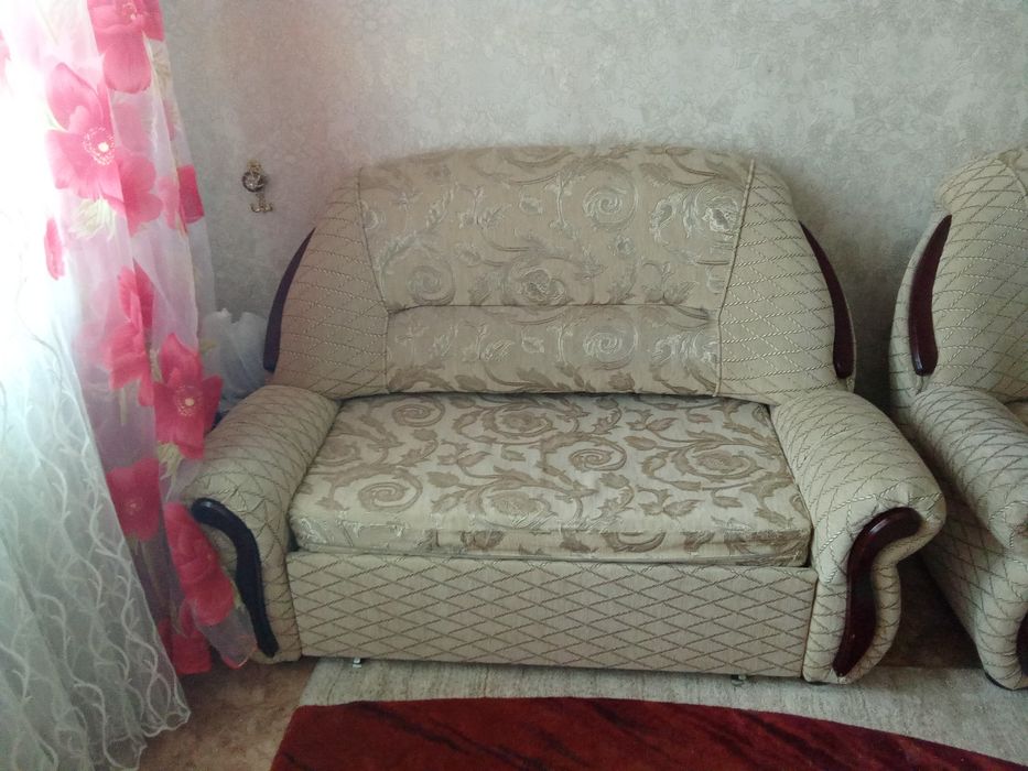 Продам 2 дивана б/у