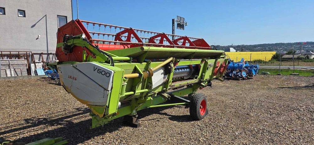 Combina Claas Tucano 440 T4i