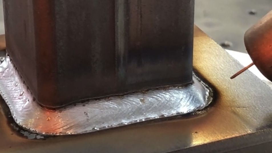 РОБОТ ЗА ЗАВАРЯВАНЕ, Заваръчен робот за метални изделия, MIG MAG TIG