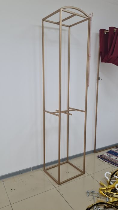 Торговое оборудование для магазина одежды