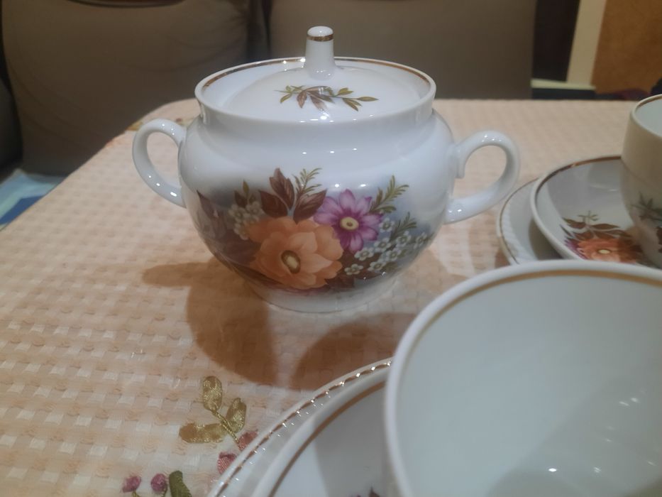 Абсолютно новый, коробочного хранения чайный сервиз на 6 персон (полны