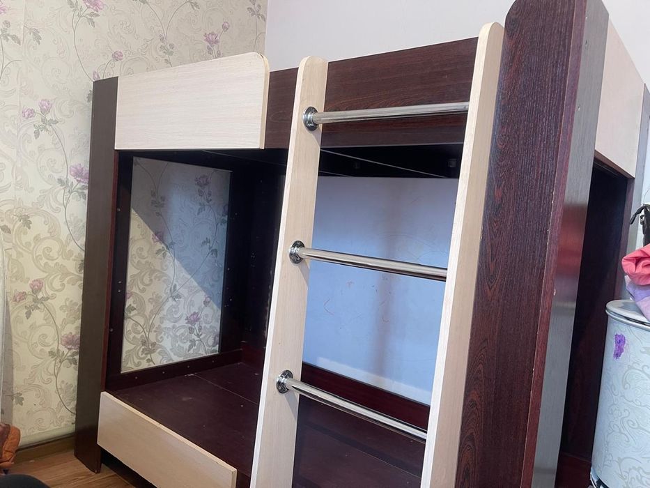 Детский кровать.