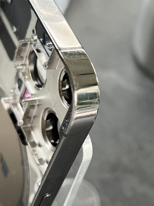 Caracasa iPhone 13 Pro originala