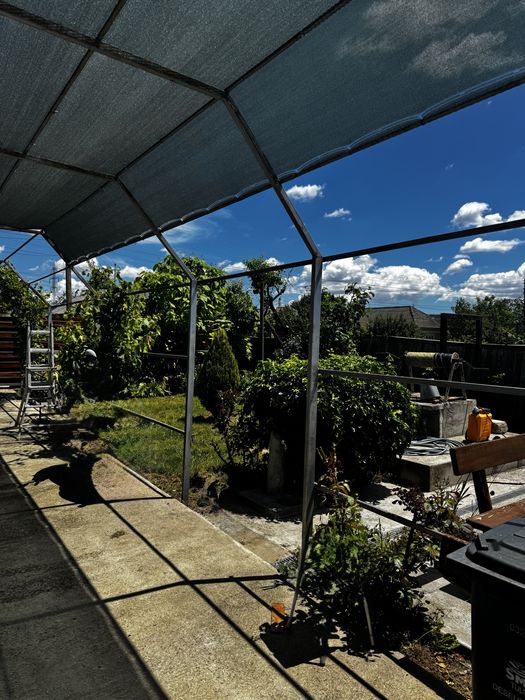 Se vinde casa la tara