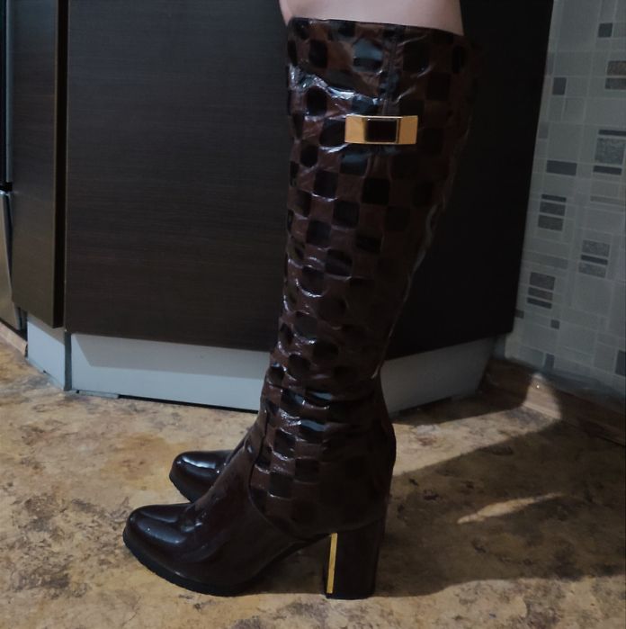 Сапоги осенние лаковые