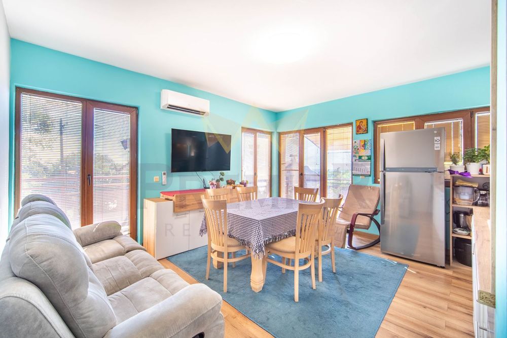 Многофункционална къща с осем апартамента подземен паркинг и морска п