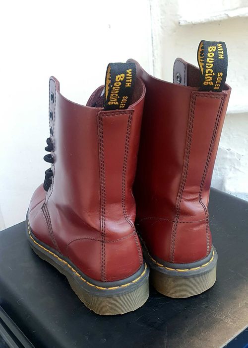 37 Dr Martens Cherry Red 10 EYE