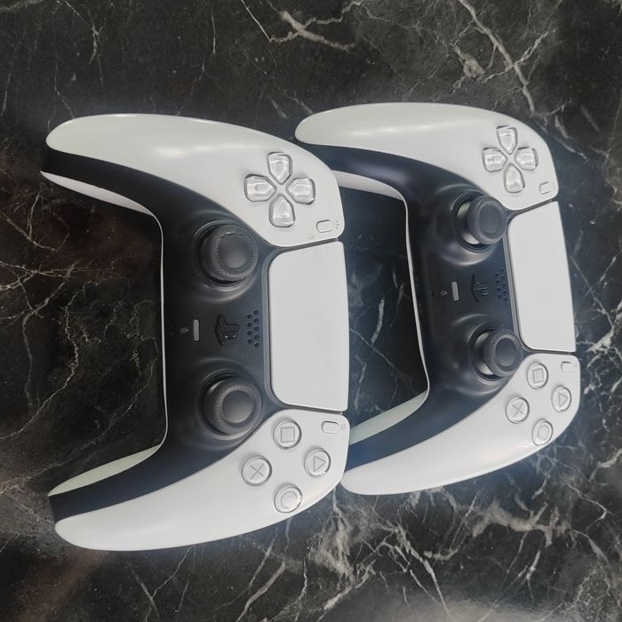 Vând 2 joystickuri PS 5