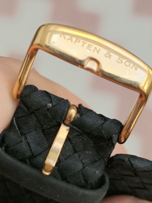 Vând ceas Kapten & Son, modelul Chrono Gold Black, un cronograf elegant și minimalist