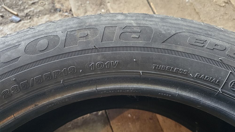 Продам летние шины BRIDGESTONE 235/55/19