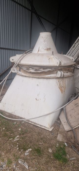 Продается подбункер в количестве 7 шт