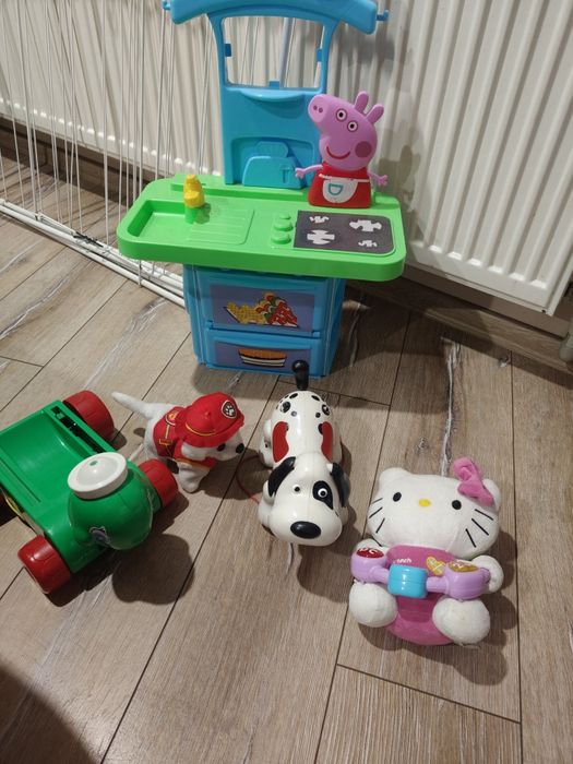 Лот играчки, малка кухня на Пепа, и други