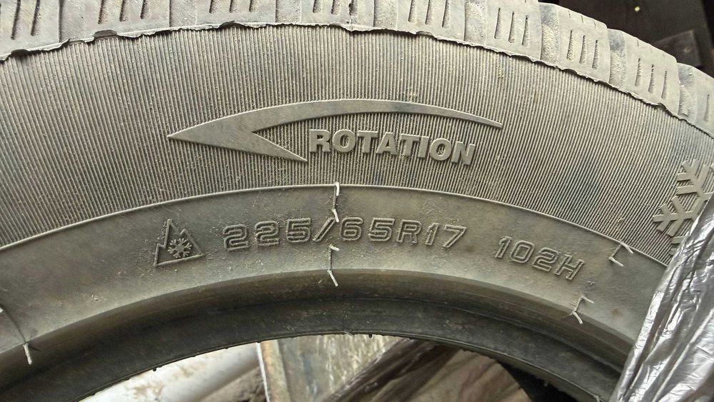 Зимние шипованные шины комплект