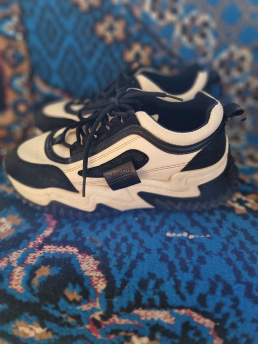 Qizlar uchun oyoq kiyim