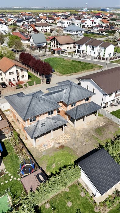 Vand duplex despartit prin camera tehnica