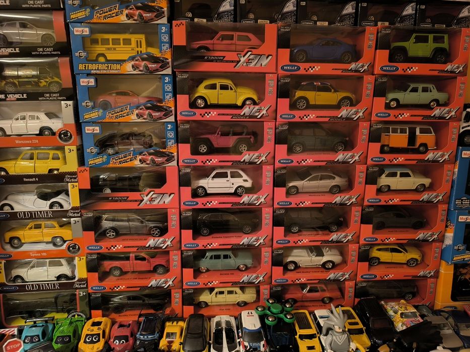 Колички: Hot Wheels, NEX, AUTOBÚSES & и още