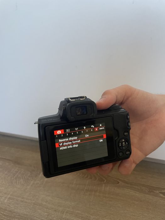 Canon M50 + 2 обектива 50mm и 24mm + адаптер + подарък сенник