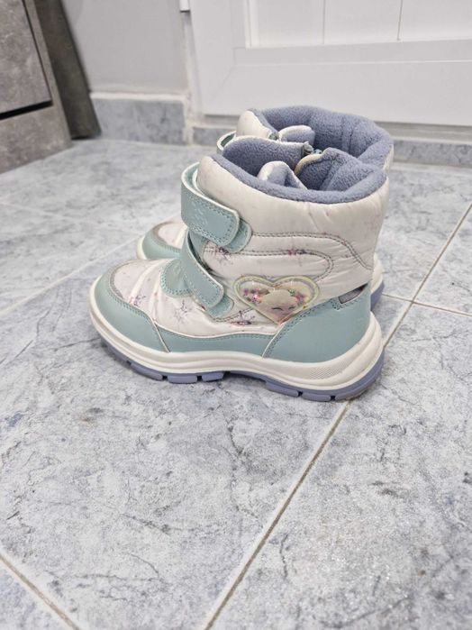 Елза и Яна много удобни малко носени 2 пъти обувани.