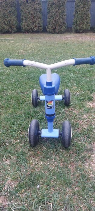 Vând  două triciclete copii