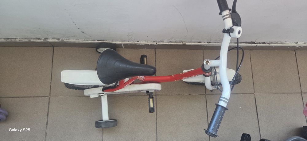 Bicicleta copii cu roti ajutatoare