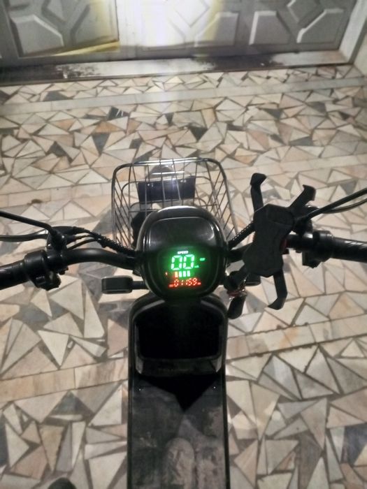 Skuter pellones holati yangi buzuq joyi yoq yangi skuter pellones