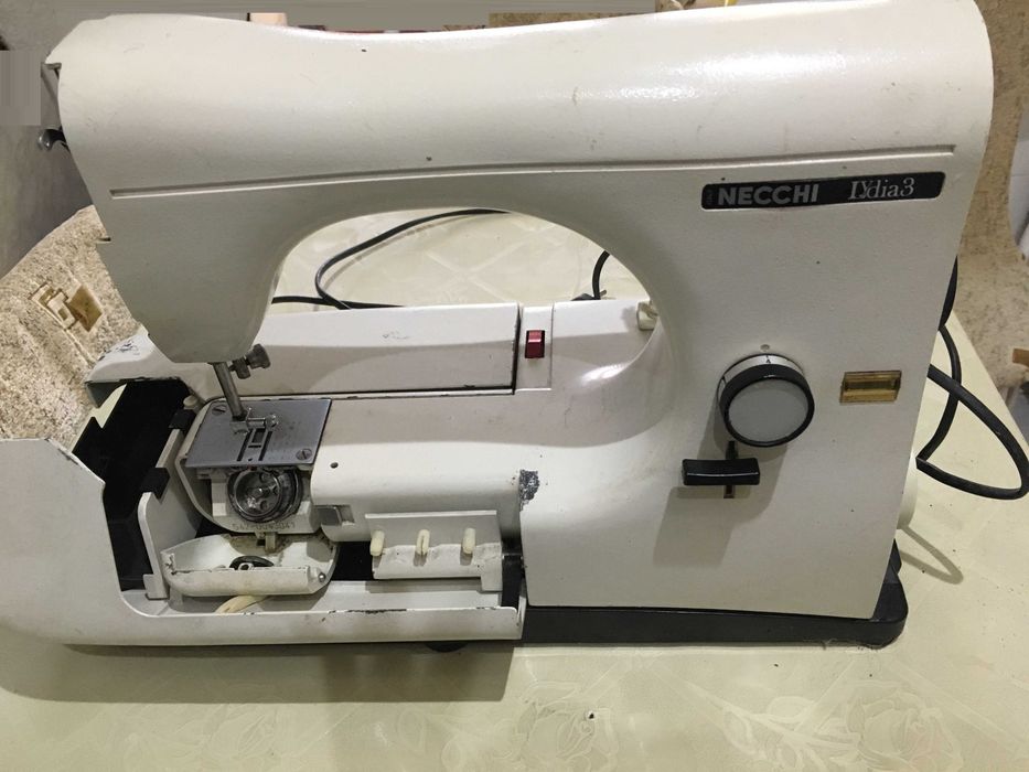 Pentru piese, masina de cusut .