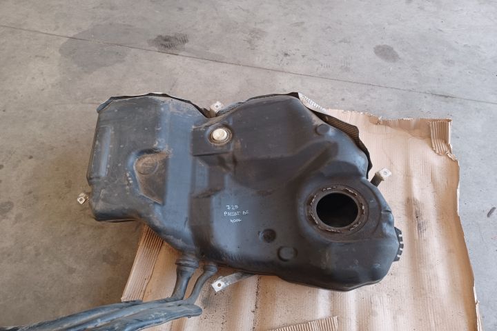 Rezervor combustibil 3C0201021GR Volkswagen VW Passat B6