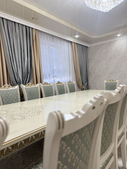 Стол и стулья продается