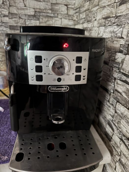 Кафеавтомат DELONGHI Черен