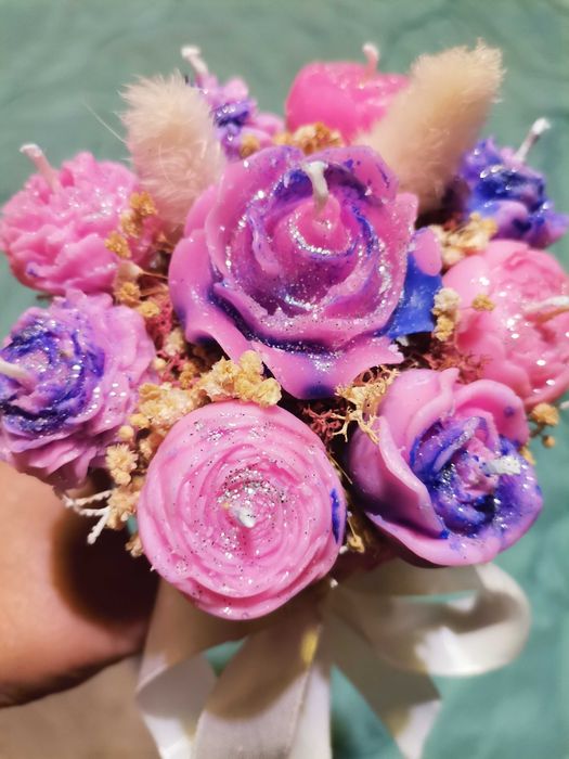 Изработка на букети от ароматни  соеви свещи, различни цветове